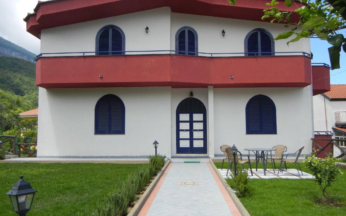Piazza-Tralia-Pendolo Apartment | 100 m² Serviced apartment ∙ 3 bedrooms ∙ 9 guests