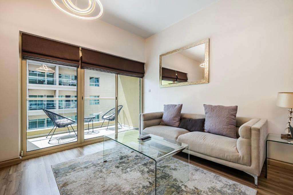 The Greens Apartment | 1BR The Greens Courtyard View