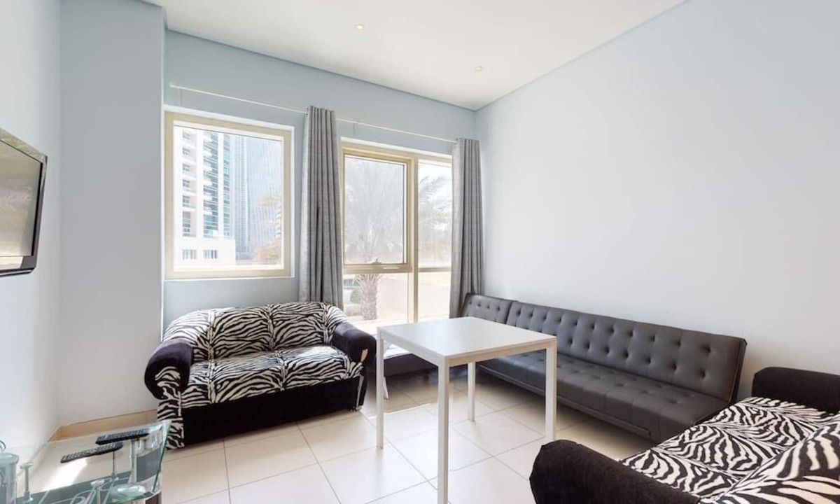 Dubai Marina Apartment | 201 Royal Oceanic · Charming One Bedroom in the Marina