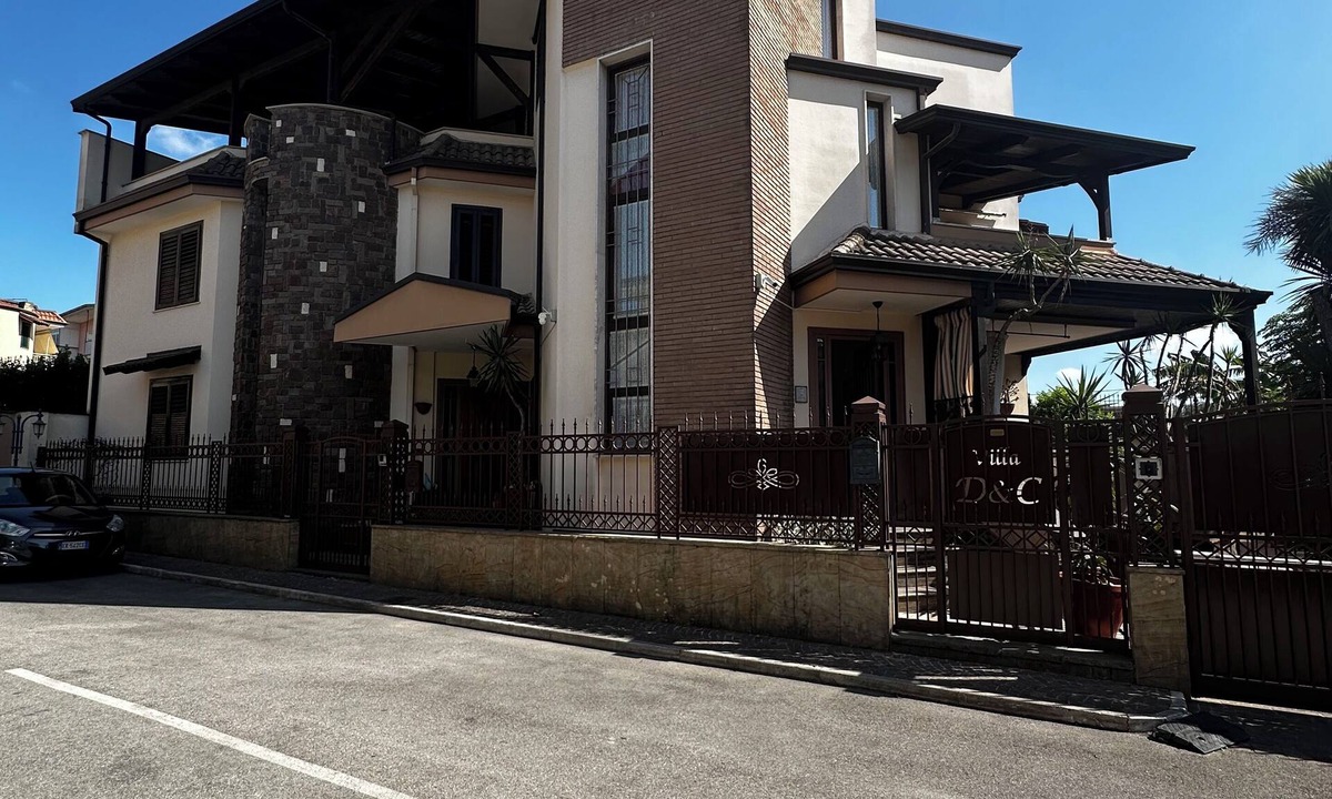 Frattaminore Villa | 3 Bedroom Villa in Frattaminore (NA)