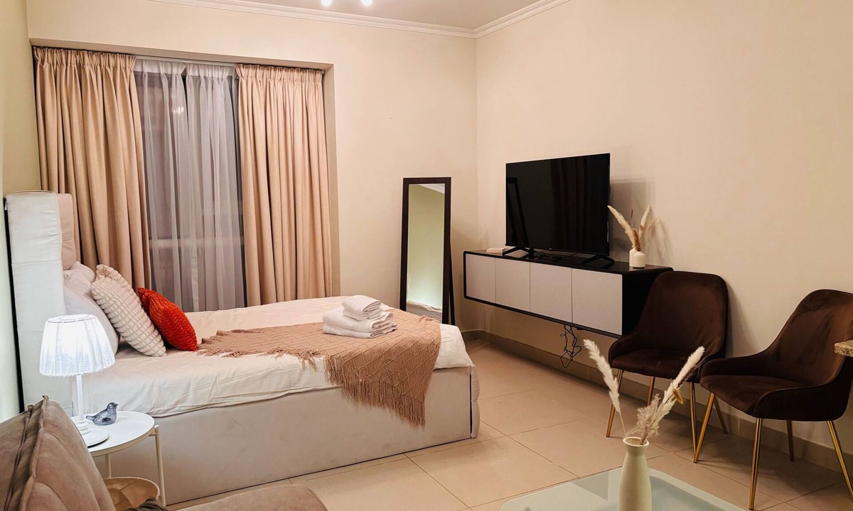 Jumeirah Lake Towers Apartment | 3 mins to Metro, Cozy Studio With City Views