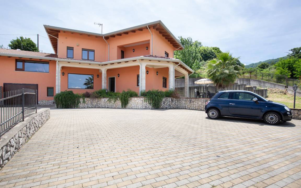 Rende House | 300 m² Maisonette ∙ 6 bedrooms ∙ 15 guests