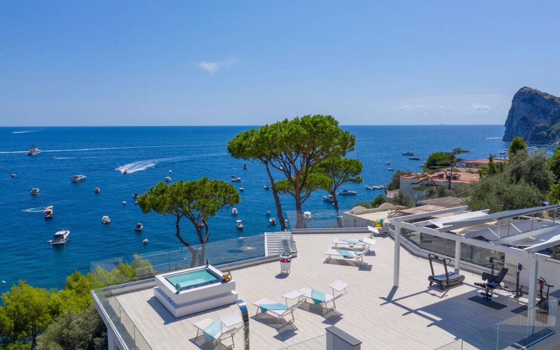 Marina del Cantone Villa | 300 m² Villa ∙ 6 bedrooms ∙ 12 guests