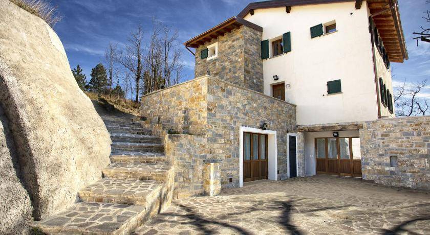 Tredozio Villa | 300 m² Villa ∙ 7 bedrooms ∙ 20 guests