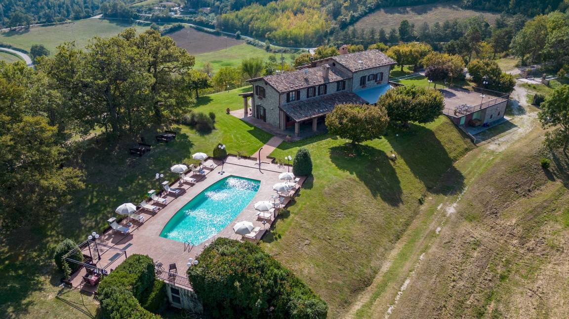 Valfabbrica Villa | 310 m² Villa ∙ 6 bedrooms ∙ 15 guests