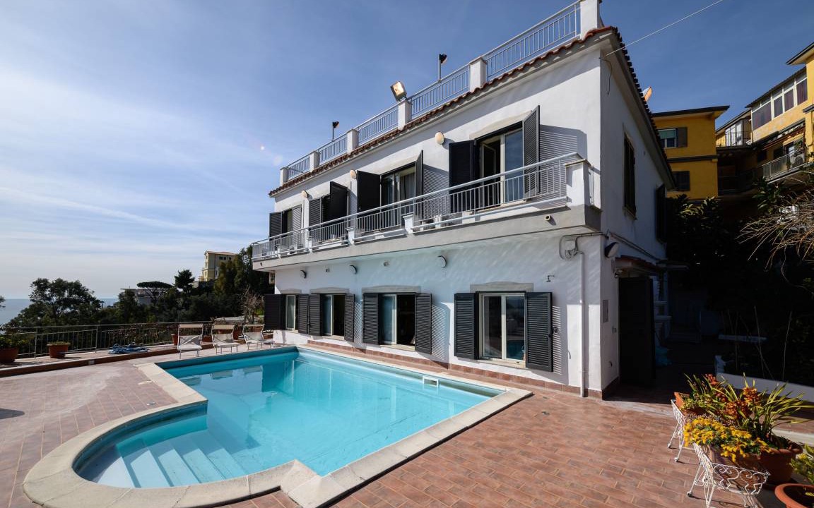Pozzuoli Villa | 350 m² Villa ∙ 7 bedrooms ∙ 13 guests