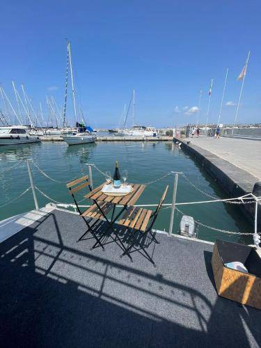 Licola Boat Rental | 36 m² Houseboat ∙ 2 guests