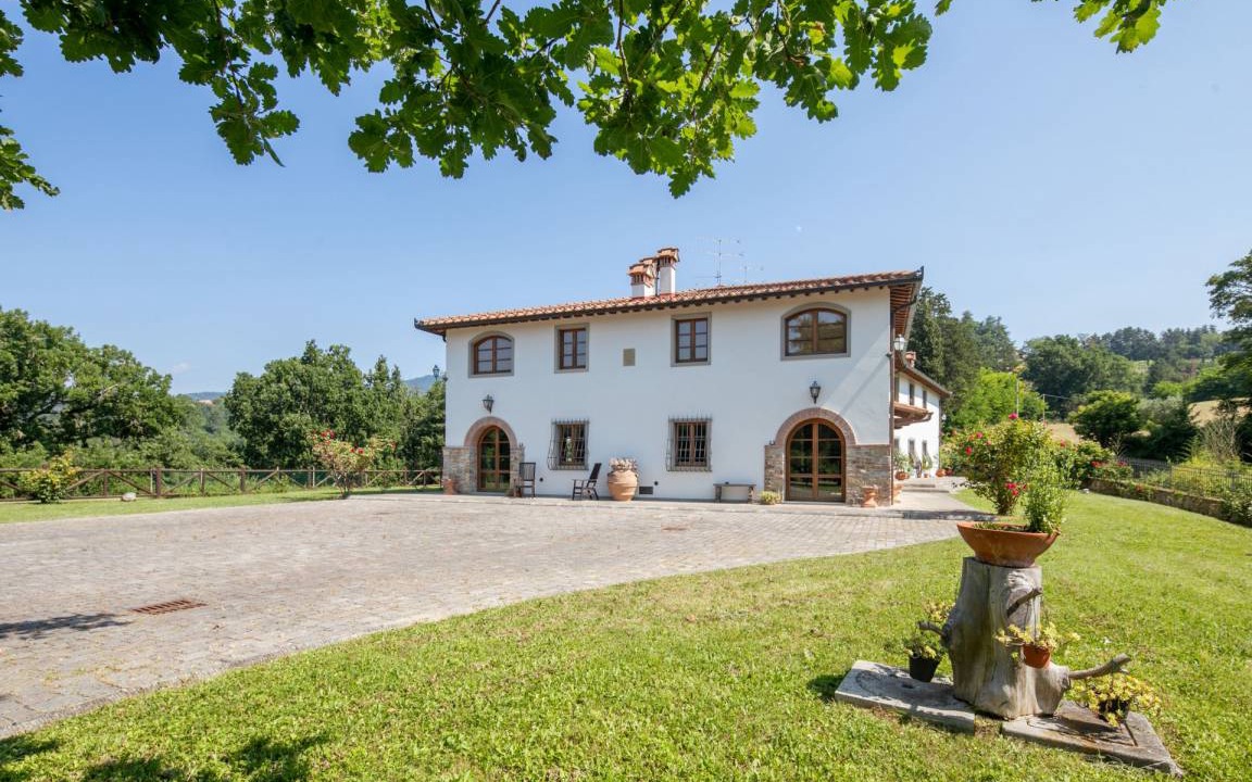 Grezzano Villa | 400 m² Villa ∙ 7 bedrooms ∙ 14 guests