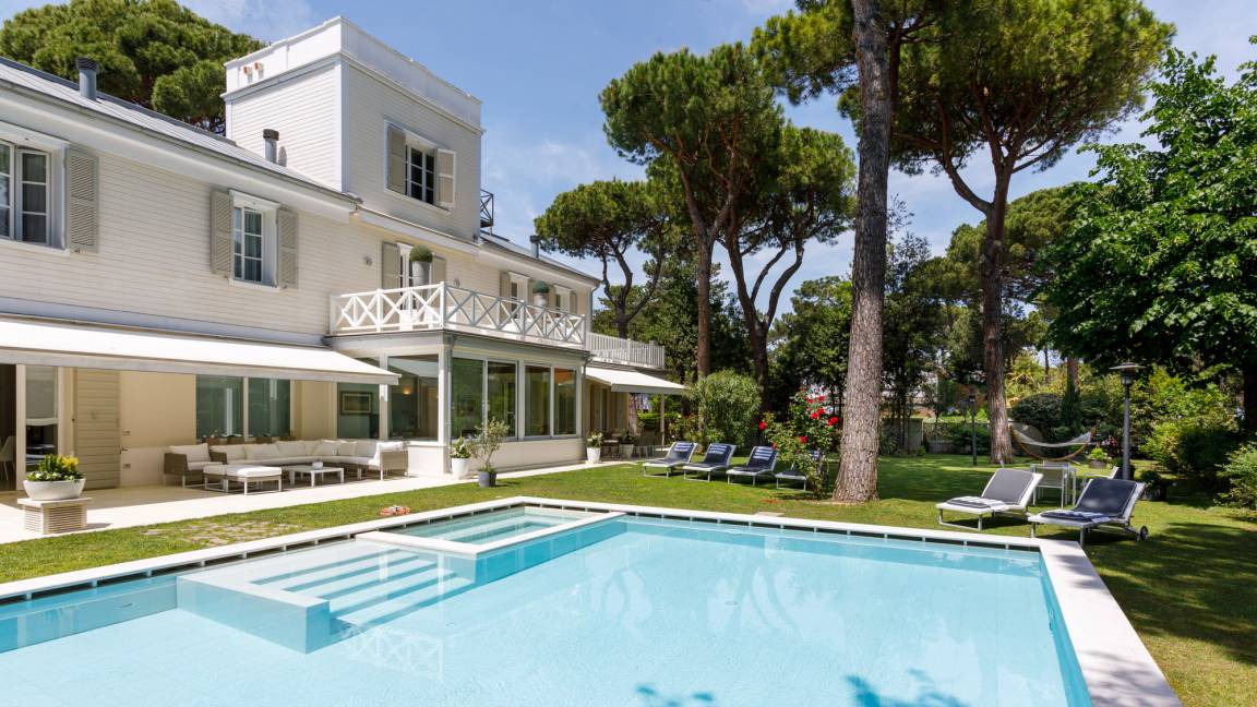 Milano Marittima Villa | 515 m² Villa ∙ 5 bedrooms ∙ 10 guests
