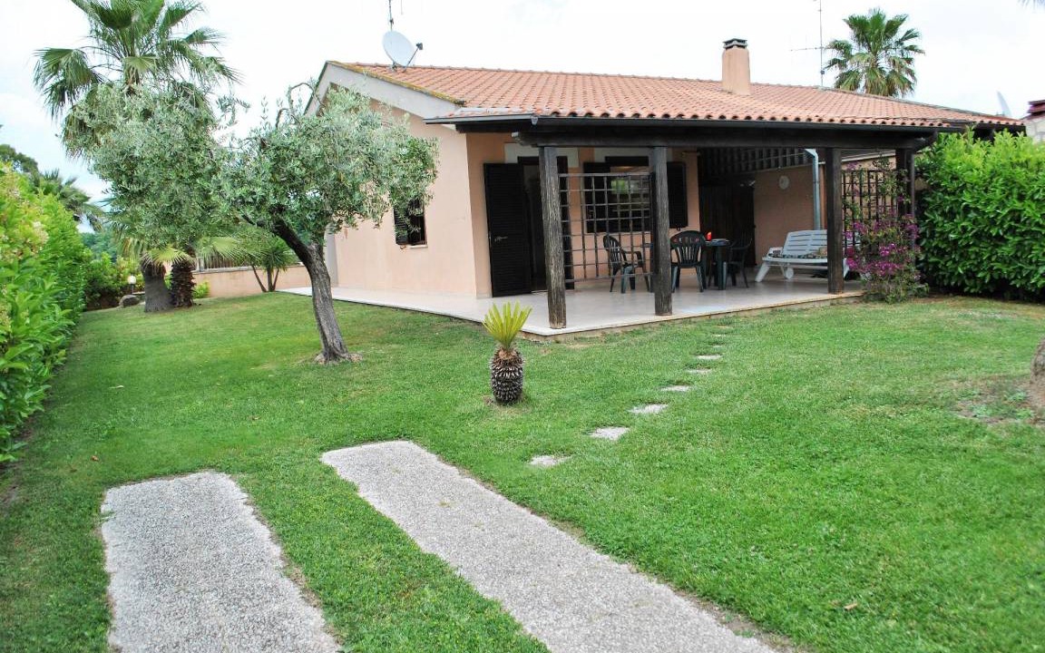 Fondi House | 60 m² House ∙ 3 bedrooms ∙ 6 guests