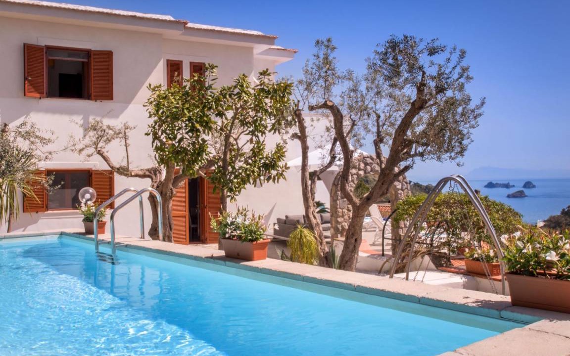 Sirenuse House | 680 m² House ∙ 4 bedrooms ∙ 8 guests