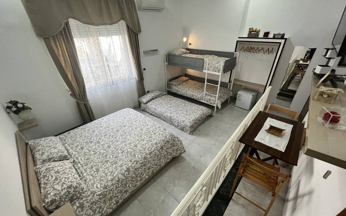Naples City Centre Apartment | 70 m² Apartment ∙ 3 bedrooms ∙ 11 guests