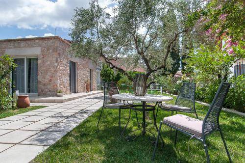Fondi House | 96 m² House ∙ 3 bedrooms ∙ 6 guests