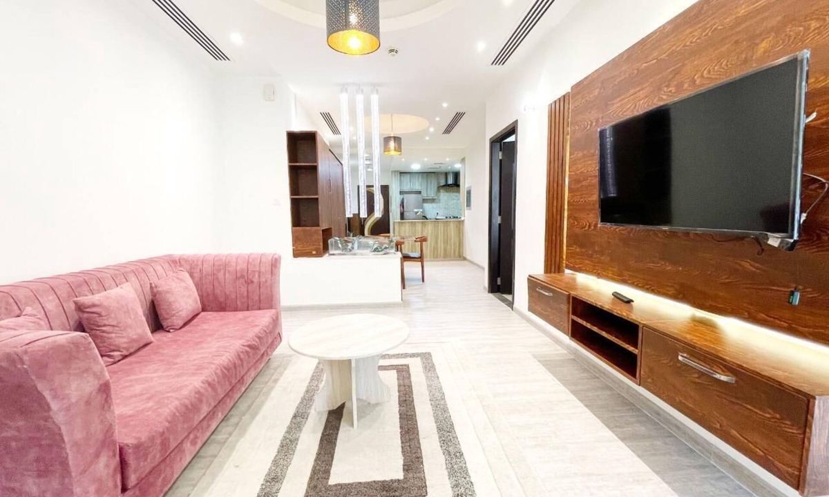 Dubai Sports City Apartment | AMAZING GOLF VIEW AND RELAXING 1 BEDROOM APARTMENT