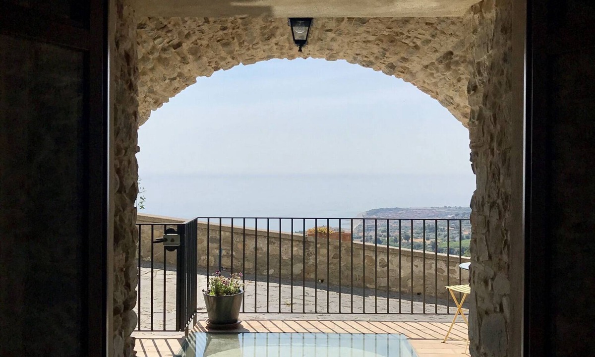 Roseto Capo Spulico Apartment | An historic luxury apartment with panoramic views over the Ionic coast and sea