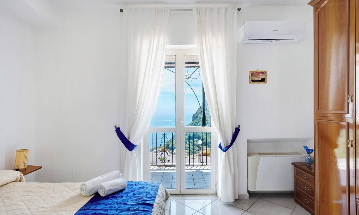 Nerano Apartment | Apartment 'Appartamento Napoli' with Sea View, Wi-Fi and Air Conditioning