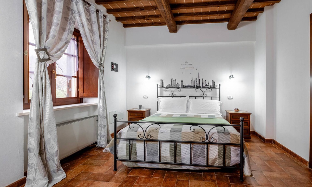 Catabbio Apartment | Apartment 'Appartamento Silver' with Shared Pool and Shared Garden