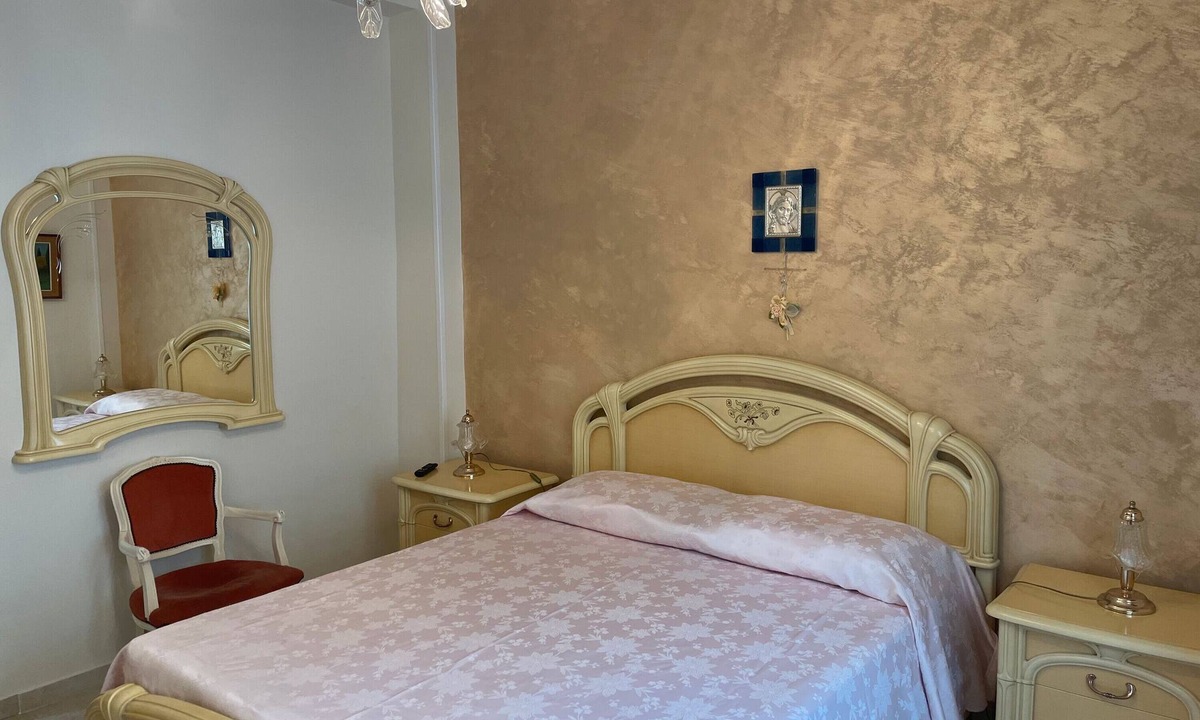 Cetara Apartment | Apartment 'Ce Tour - La Casa del Limone di Nonni' with Mountain View, Wi-Fi and Air Conditioning