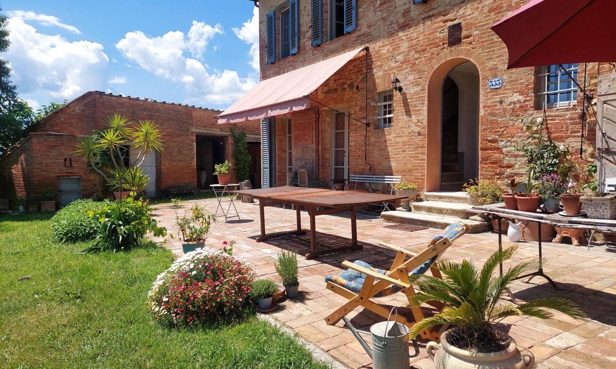 Santarello Apartment | Apartment 'Di Sotto' with Shared Pool, Shared Terrace and Wi-Fi
