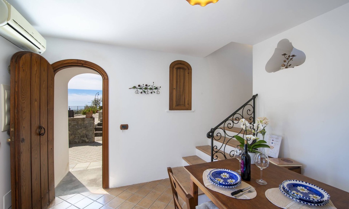 Montepertuso Apartment | Apartment for 2 people in the hills of Positano, with small balcony overlooking the sea