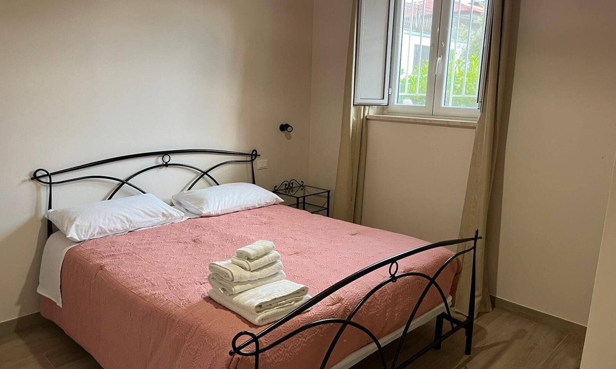 Fondi Apartment | Apartment 'Giardino Di Marianna in Fondi' with Shared Garden, Wi-Fi and Air Conditioning