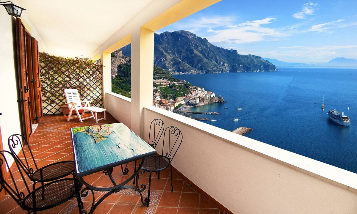 Pogerola Apartment | Apartment in villa with views on sea,