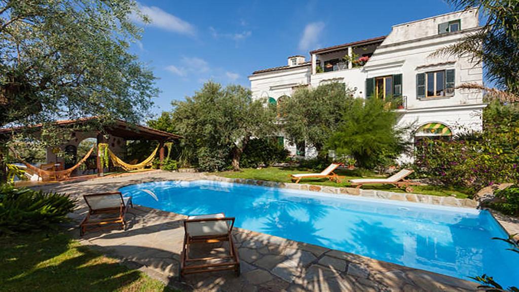 Schiazzano Apartment | Appartamento in Villa con Giardino privato e piscina