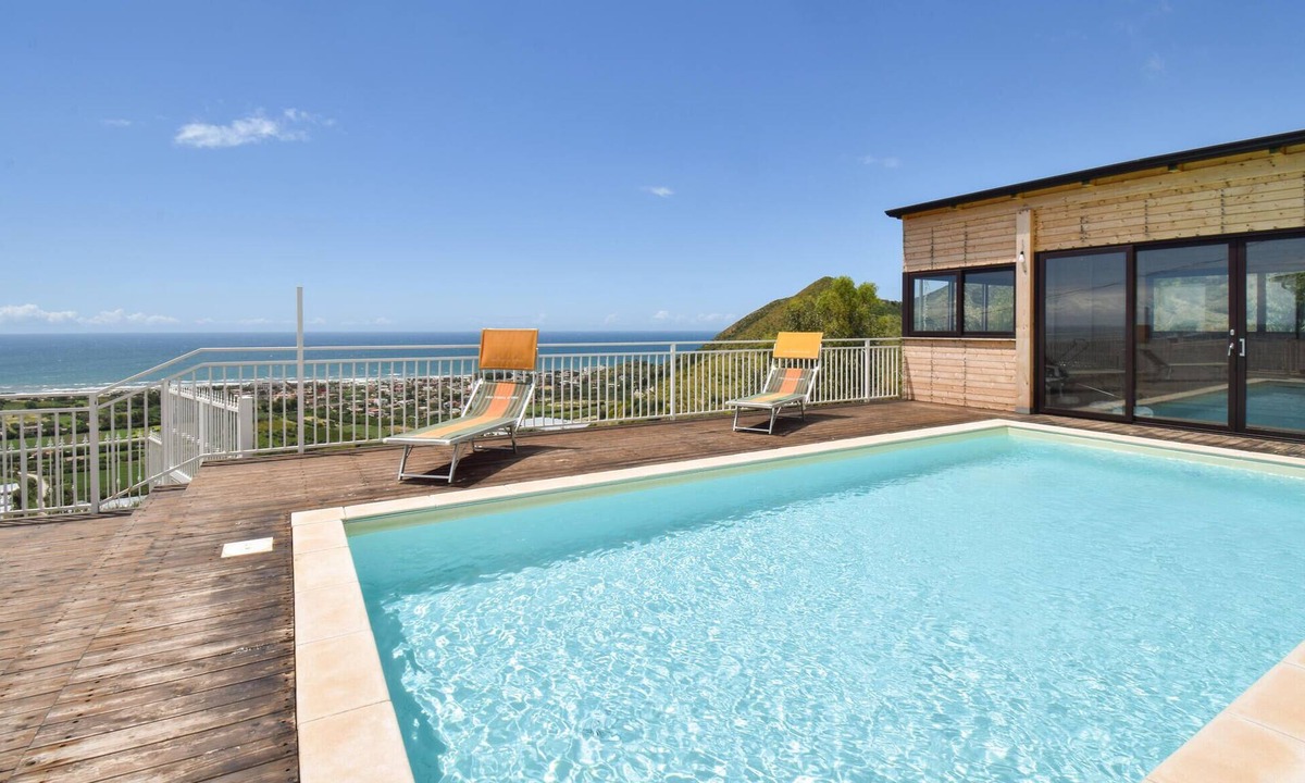 Mondragone House | Awesome home in Mondragone