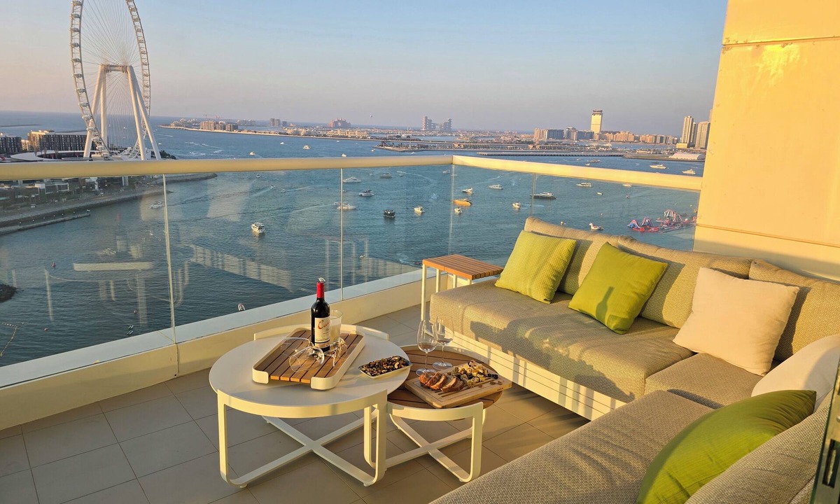 Dubai Marina Apartment | Beachfront, 250° view, private beach, high floor