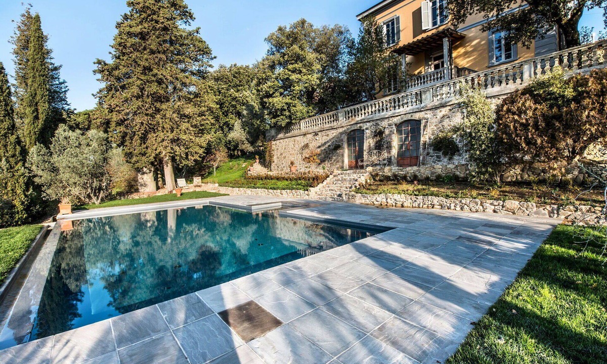 Loro Ciuffenna Villa | Beautiful private villa for 14 people with WIFI, private pool, A/C, TV, patio and pets allowed