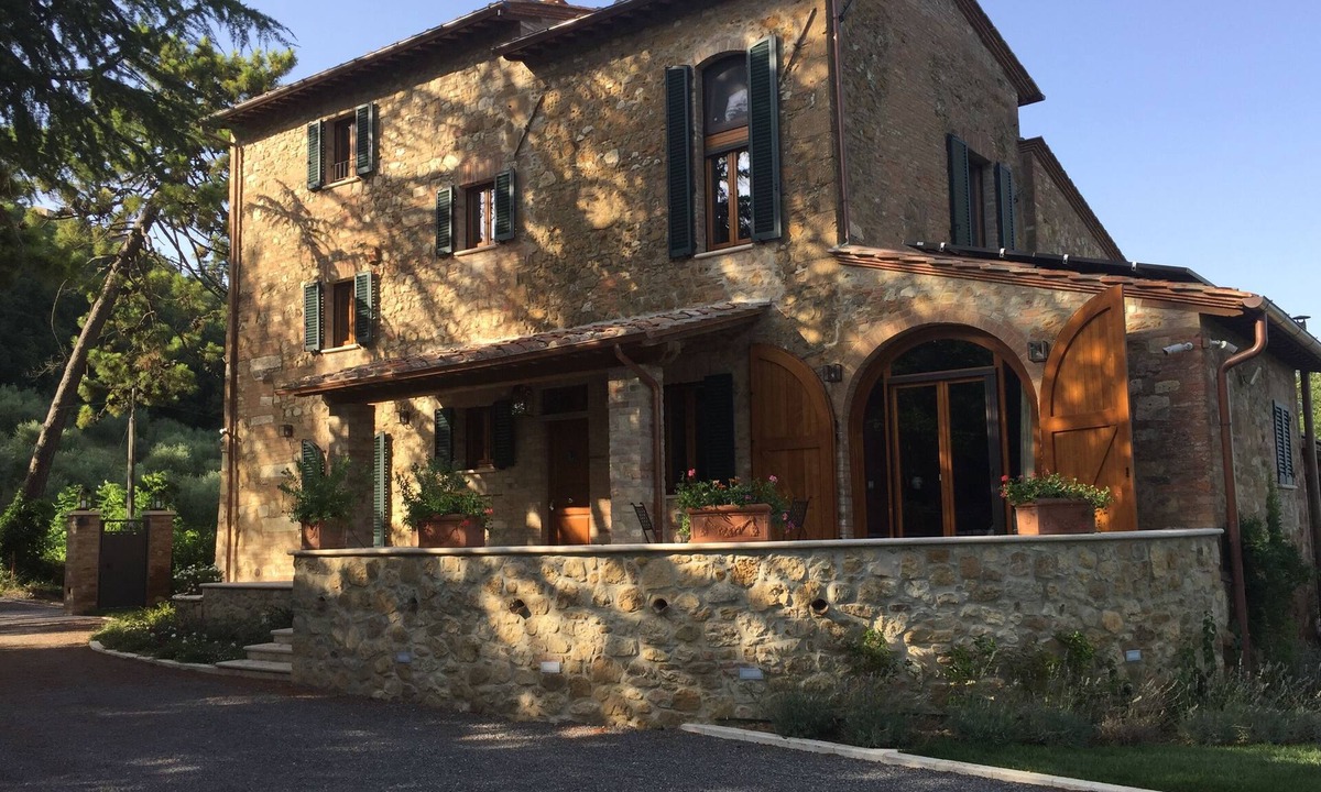 Montepulciano Villa | Beautiful 5-Bedroom Villa - Walk to Montepulciano w/Pool, Jacuzzi & Fitness Room