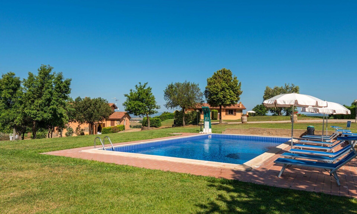 Scansano Villa | Beautiful apartment in villa for 4 people with pool, WIFI, A/C, TV, terrace and pets allowed