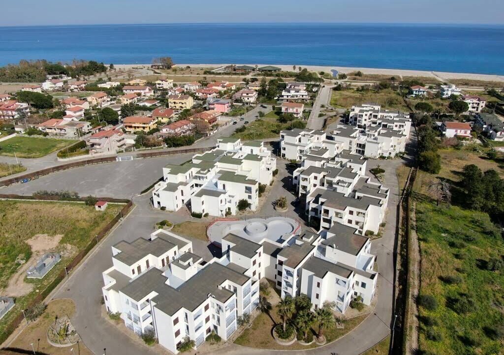 Isca Marina Apartment | Beautiful large coastal apartment on Ionian Sea 1