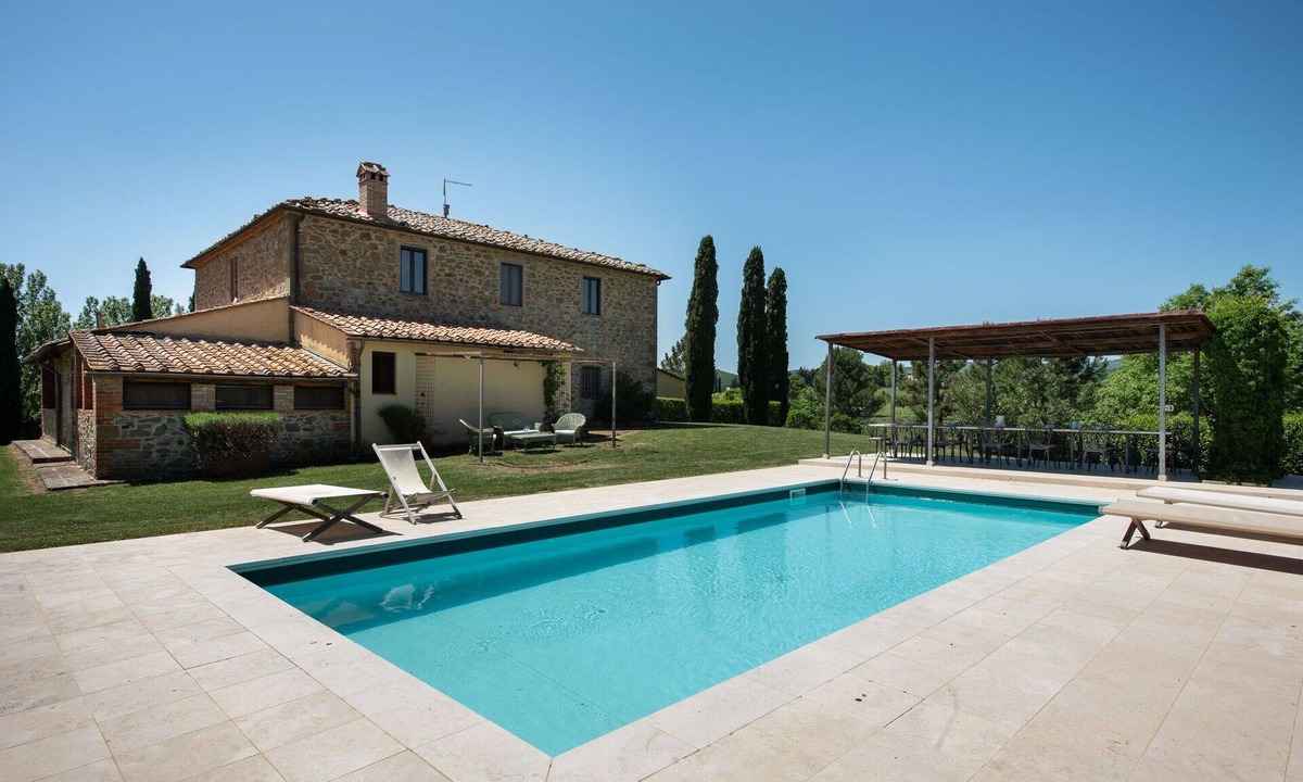 Bucine Villa | Beautiful private villa for 24 people with WIFI, A/C, private pool, TV, patio and panoramic view