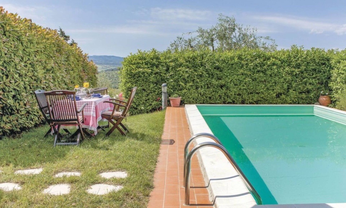 Rignano sull'Arno Villa | Beautiful villa for 6 guests with WIFI, private pool, TV and panoramic view