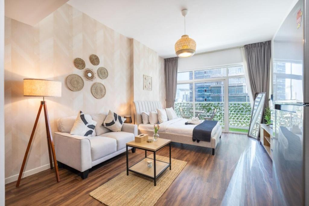 Dubai Sports City Apartment | Calm Studio Apartment Right by the Golf Courses in Sports City