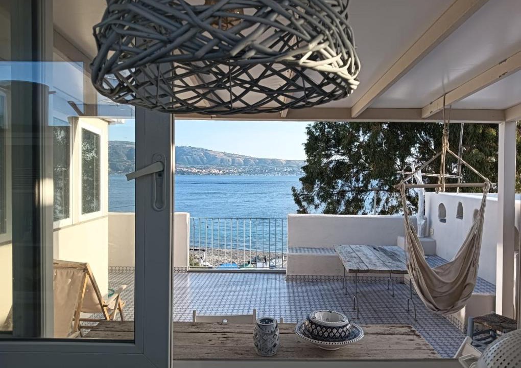 Torre di Faro House | Casa Balena