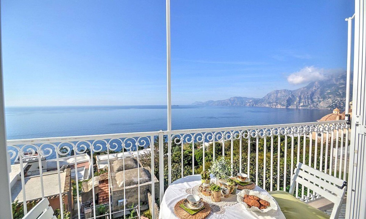 Praiano Apartment | Casa Biagina A: A bright apartment which faces the sun and the sea, with Free WI-FI.