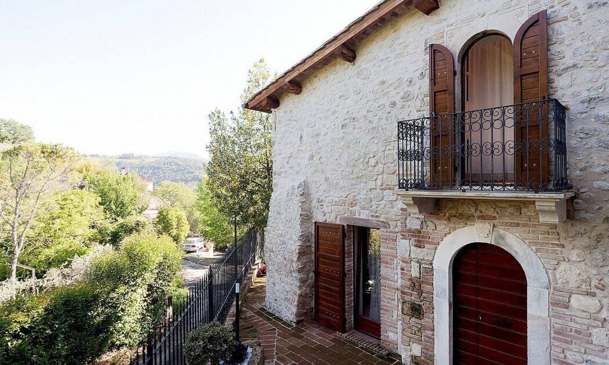 Precetto House | Casa Nerina: A characteristic and welcoming independent house made of stone, with Free WI-FI.