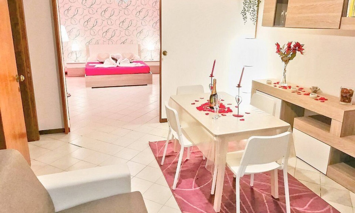 Castellammare di Stabia Apartment | Casa Pistillo: A welcoming apartment situated in a central location, at a short distance from the beach, with Free WI-FI.