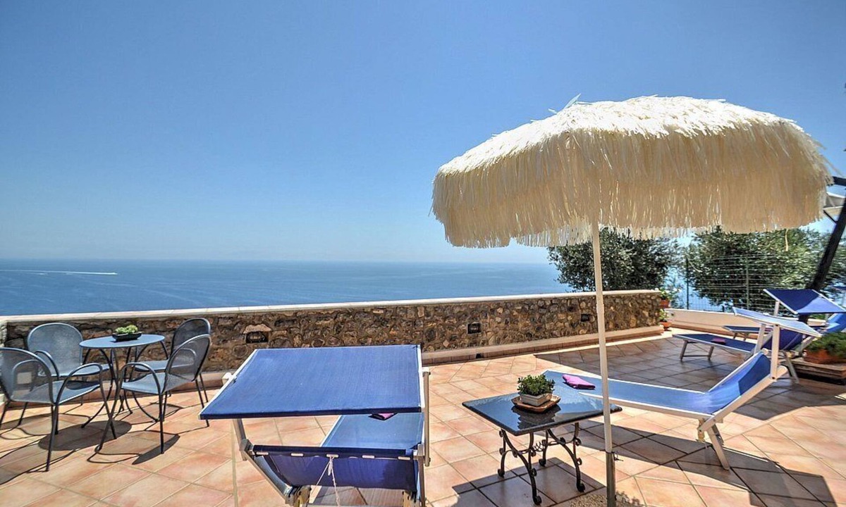 Praiano House | Casa Vela: A splendid two-story independent house which faces the sun and the sea, with Free WI-FI.