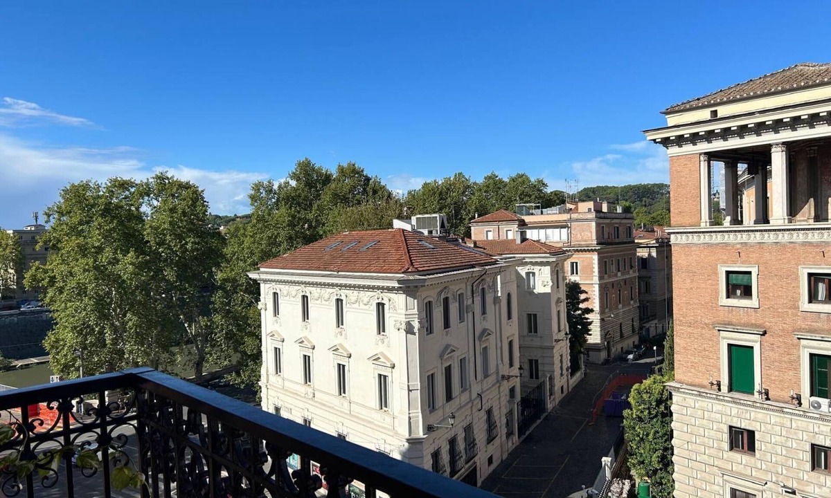 Rione XI Sant'Angelo Apartment | CBMC - Couldn't Be More Central! New, panoramic, close to everything!