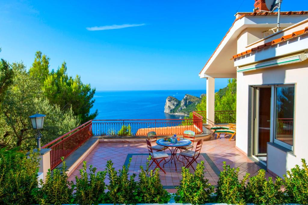 Nerano House | Christa Guest House