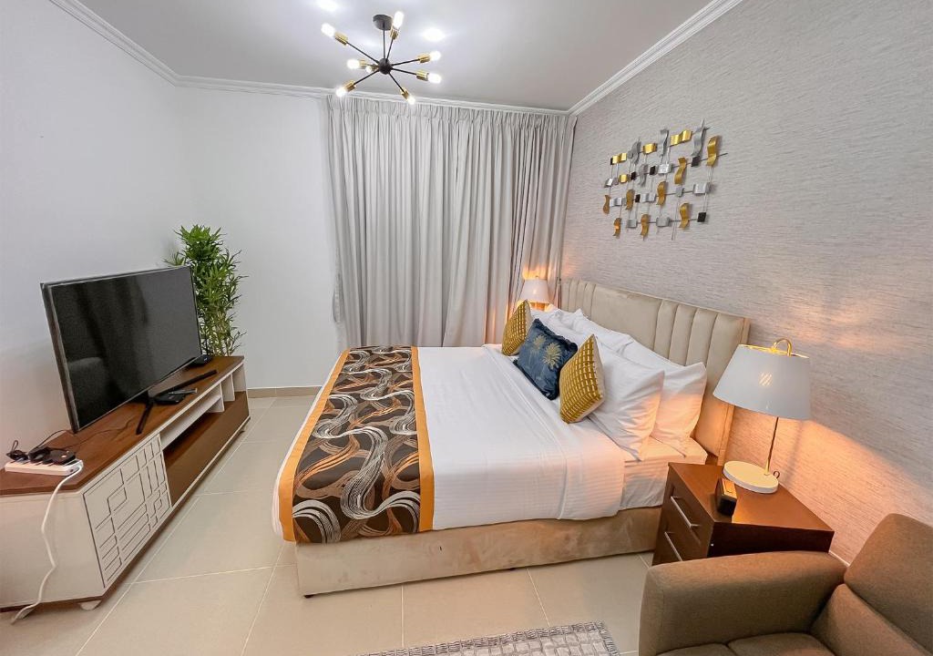 Jumeirah Lake Towers Apartment | Cosmos Living Luxurious Studio Near Metro