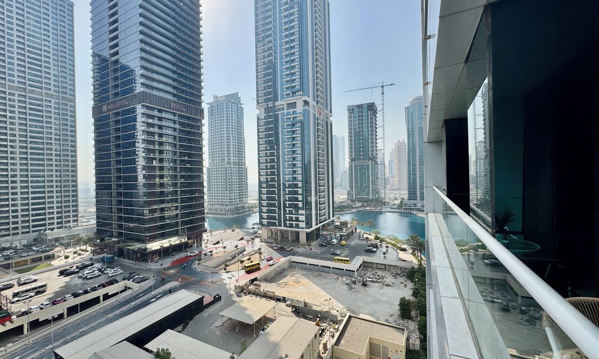 Jumeirah Lake Towers Apartment | Cosmos Living Majestic Studio GCV2