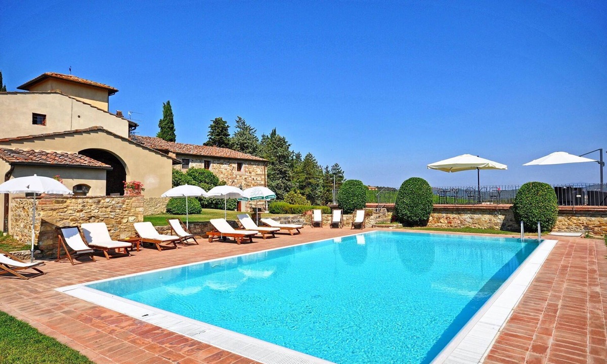 San Casciano in Val di Pesa Apartment | Cosy apartment with pool, WIFI, TV, pets allowed and panoramic view, close to Greve In Chianti
