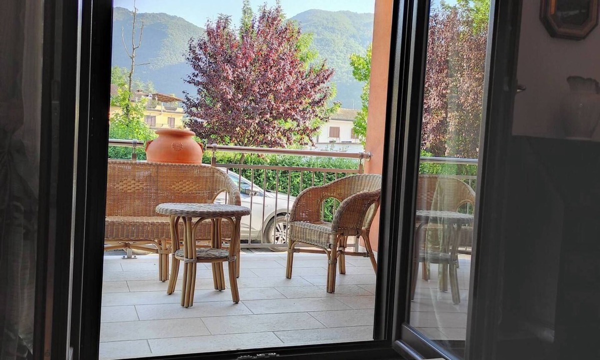 Villa Latina Apartment | Cosy & Tranquil Apartment- sleeps 4-WIFI