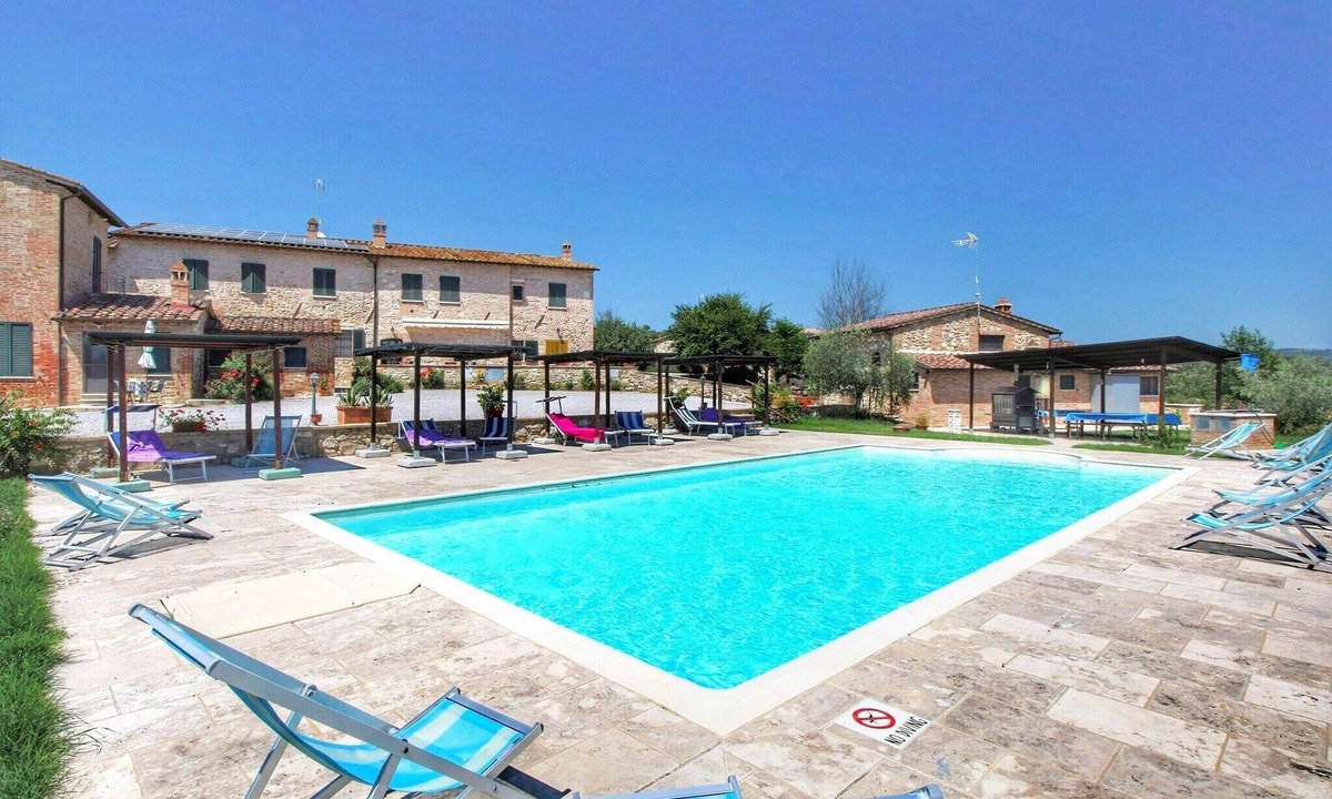 Asciano Apartment | Cottage in Asciano with Pool and Terrace