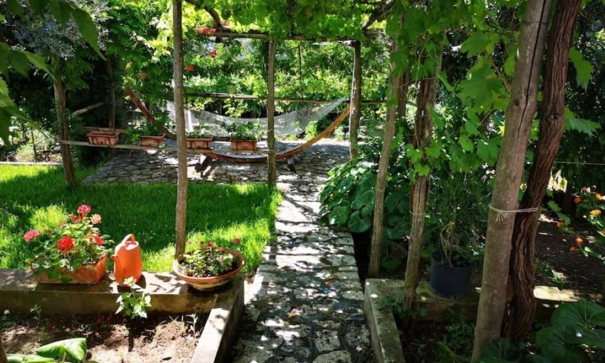 Anacapri House | Cozy cottage surrounded by a typical Capri garden. 10 min from the Blue Grotto.