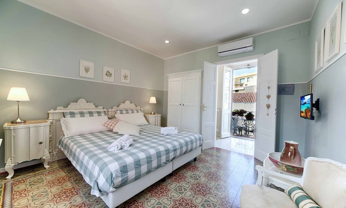 Olbia City Centre Apartment | Cozy rooms to rent in Olbia City Center